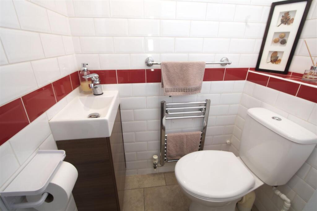 CLOAKROOM.jpg