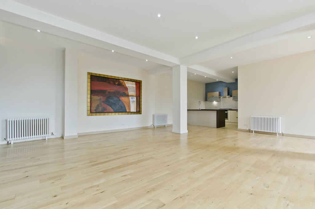 Open Planned Loun...