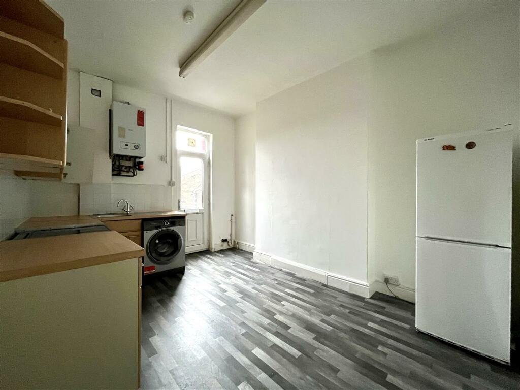 Dining Kitchen Aspect 3