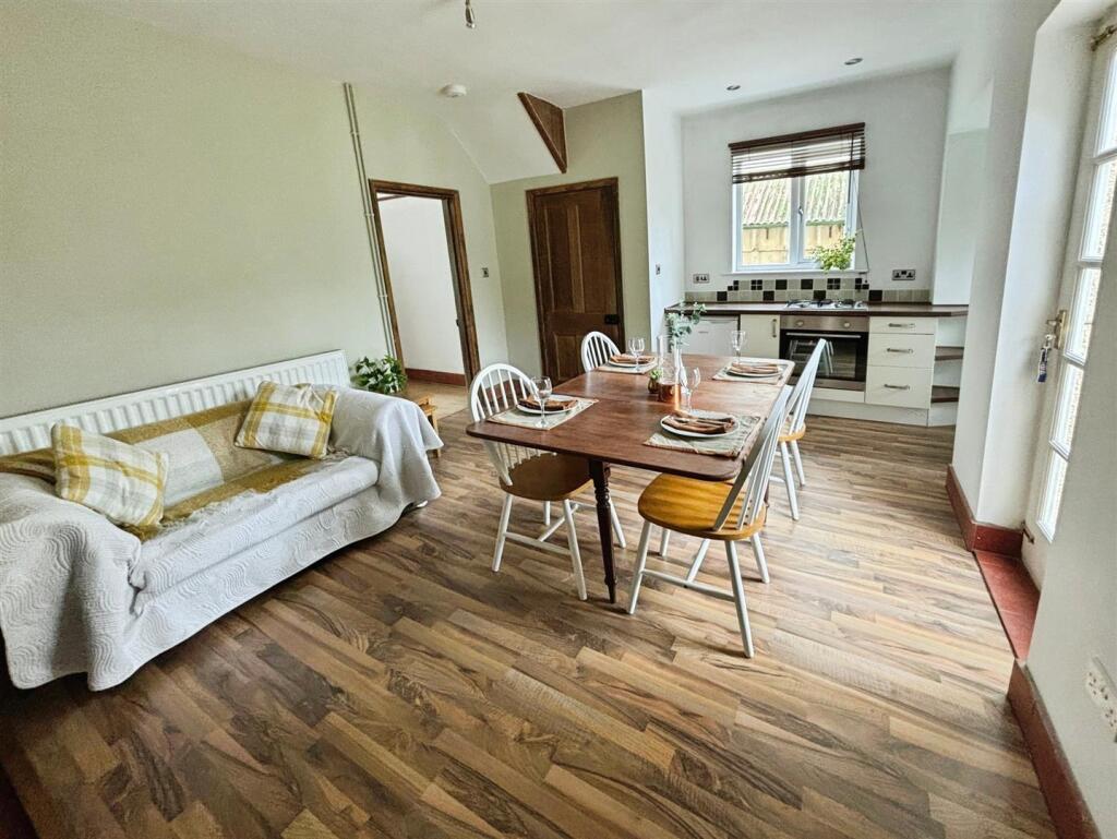Kitchen...jpg