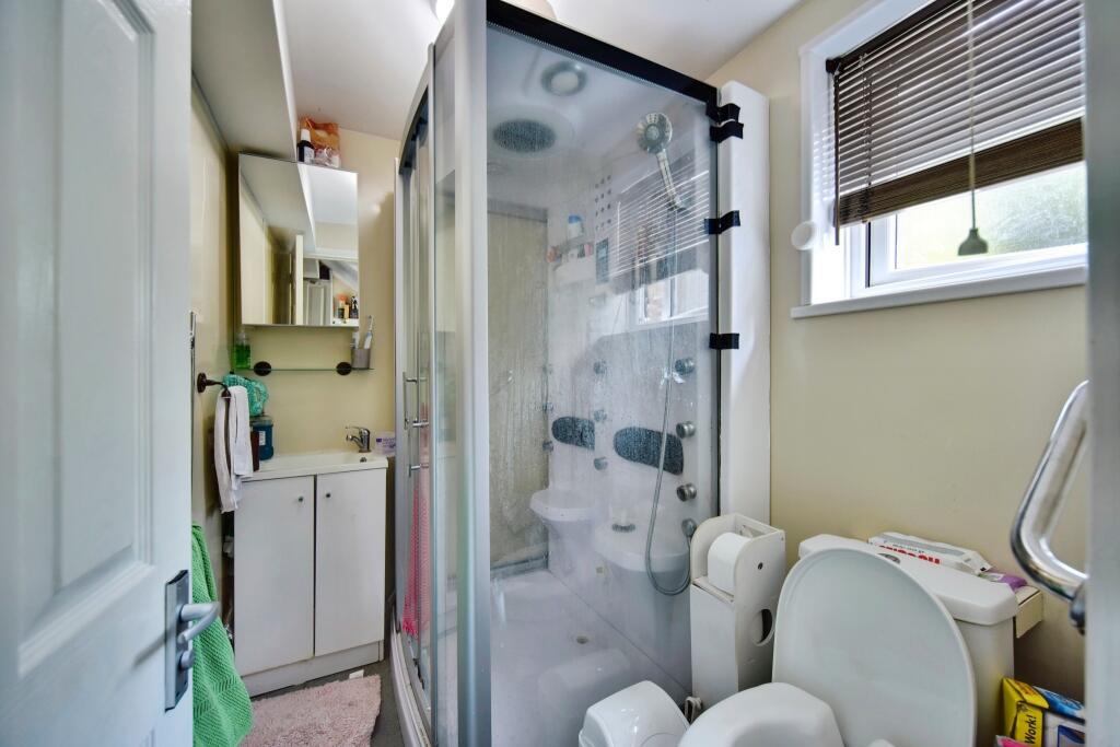 Bedroom One Shower En Suite