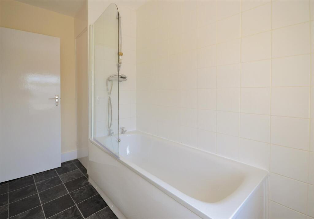 11-Bathroom.jpg