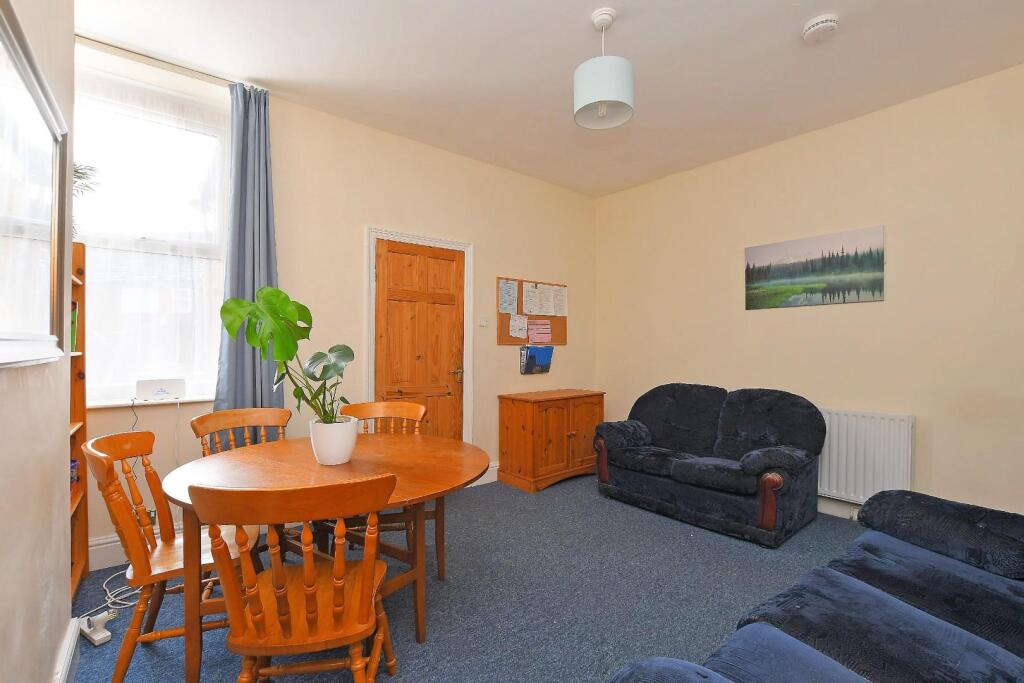 11 Cobden Place - living room pic 2.jpg