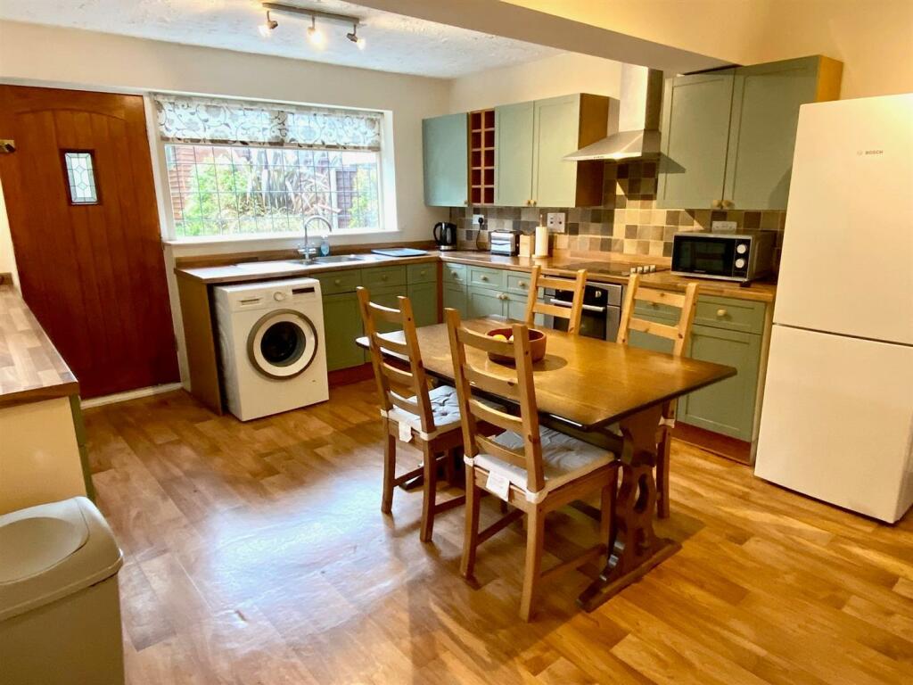 child lane 8 kitchen.jpg