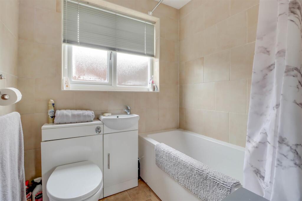 28 GRANGE ROAD WICKFORD-3.jpg