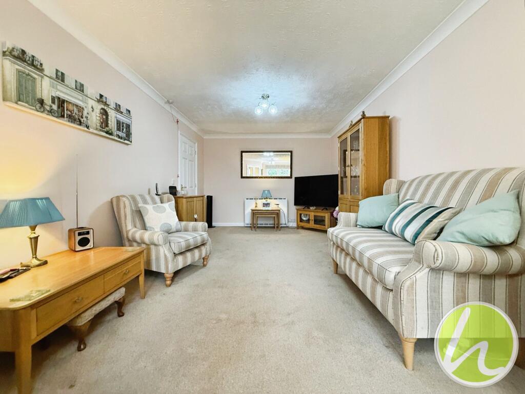 Living Room/ Dining Area