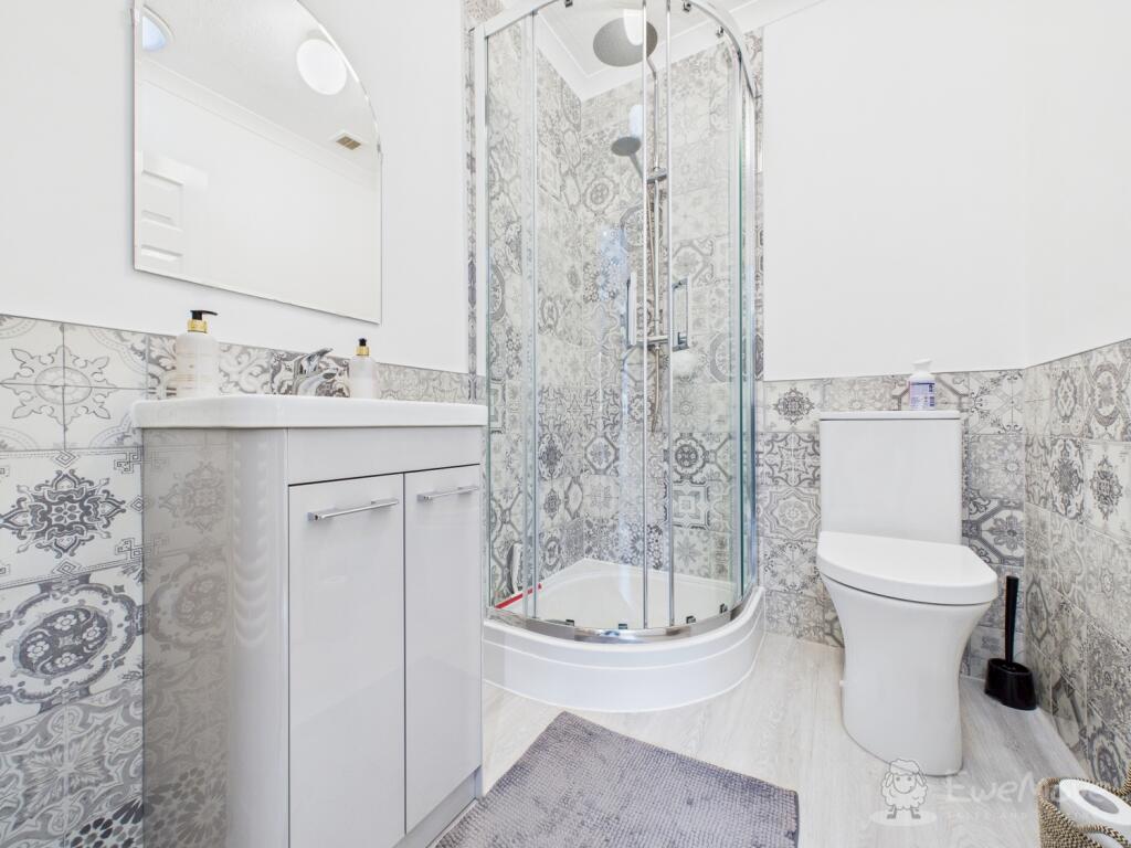 Ensuite to Bedroom Two