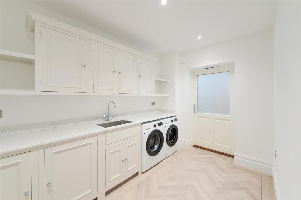 THE AVENUE,13B- (19).jpg