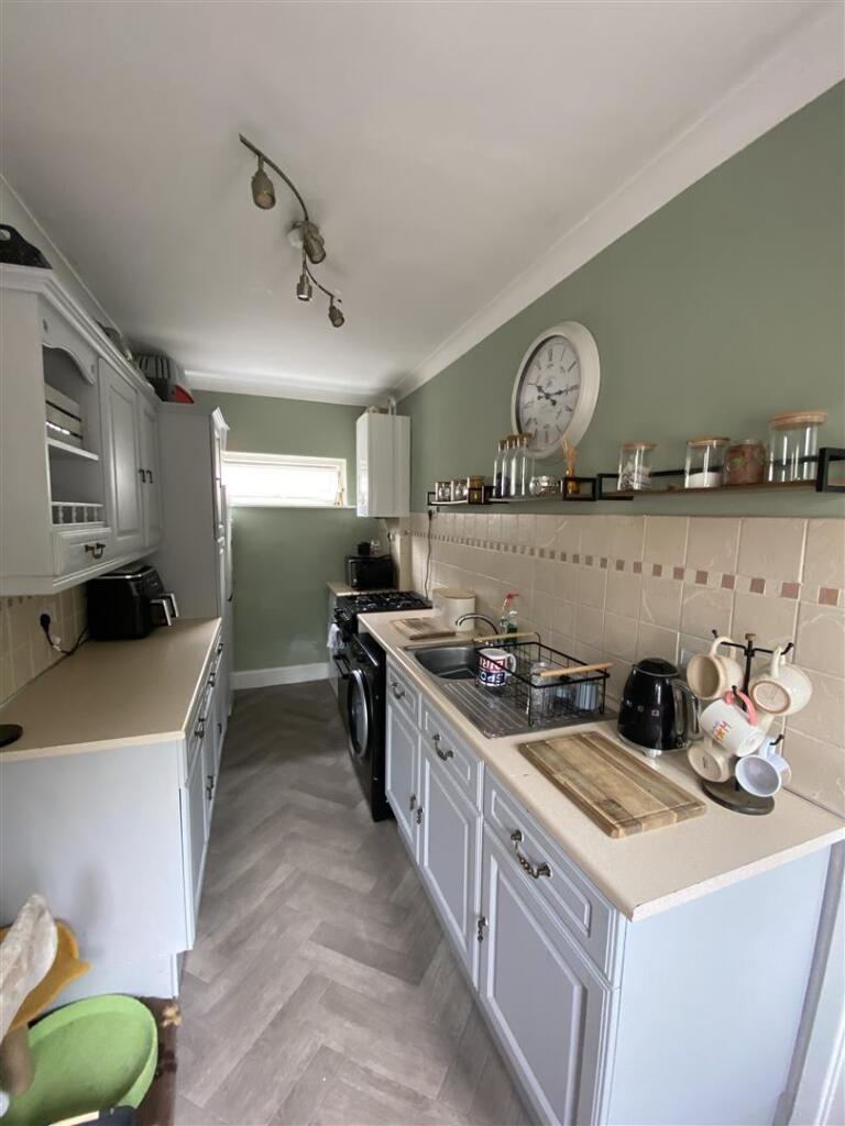 Kitchen: