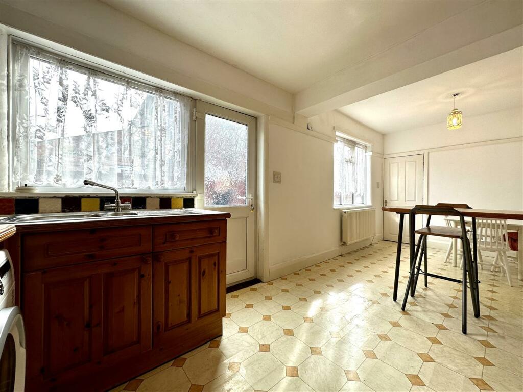 Breakfast Kitchen Aspect 3