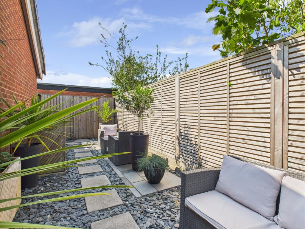 CAM03729G0-PR0062-STILL025