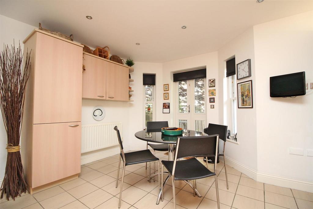 Kitchen, breakfast 1.JPG