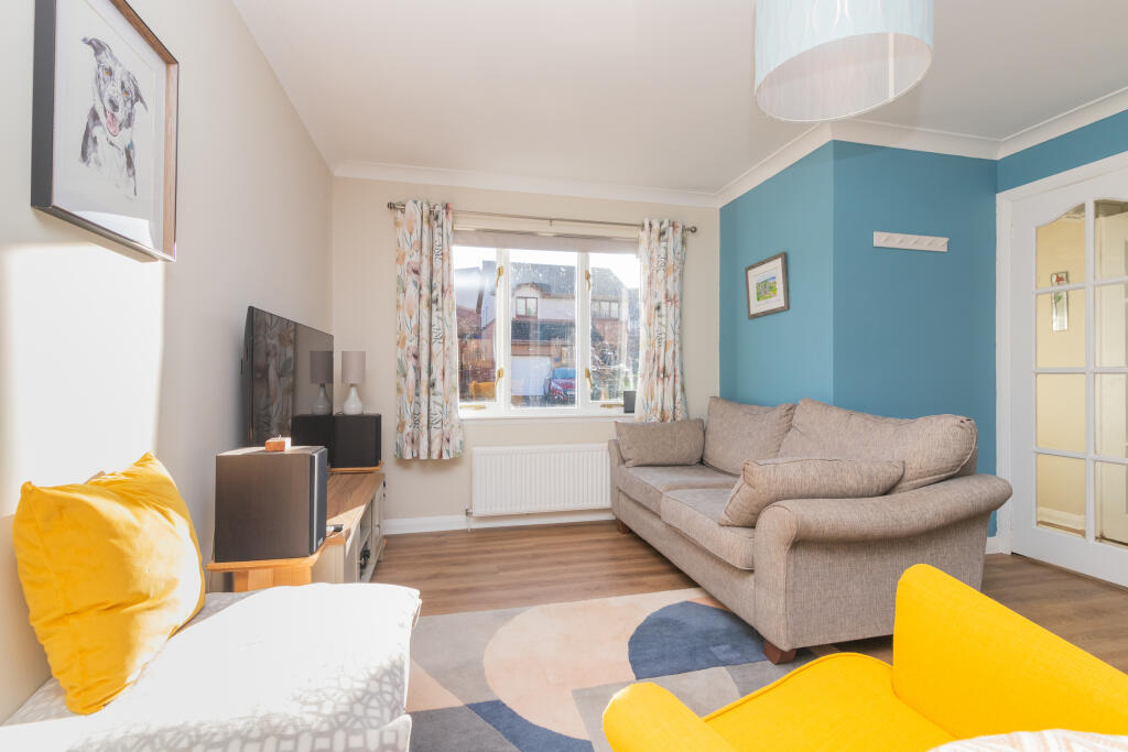 31 Earlshill Drive, Howwood, PA9 1DT 3L-3