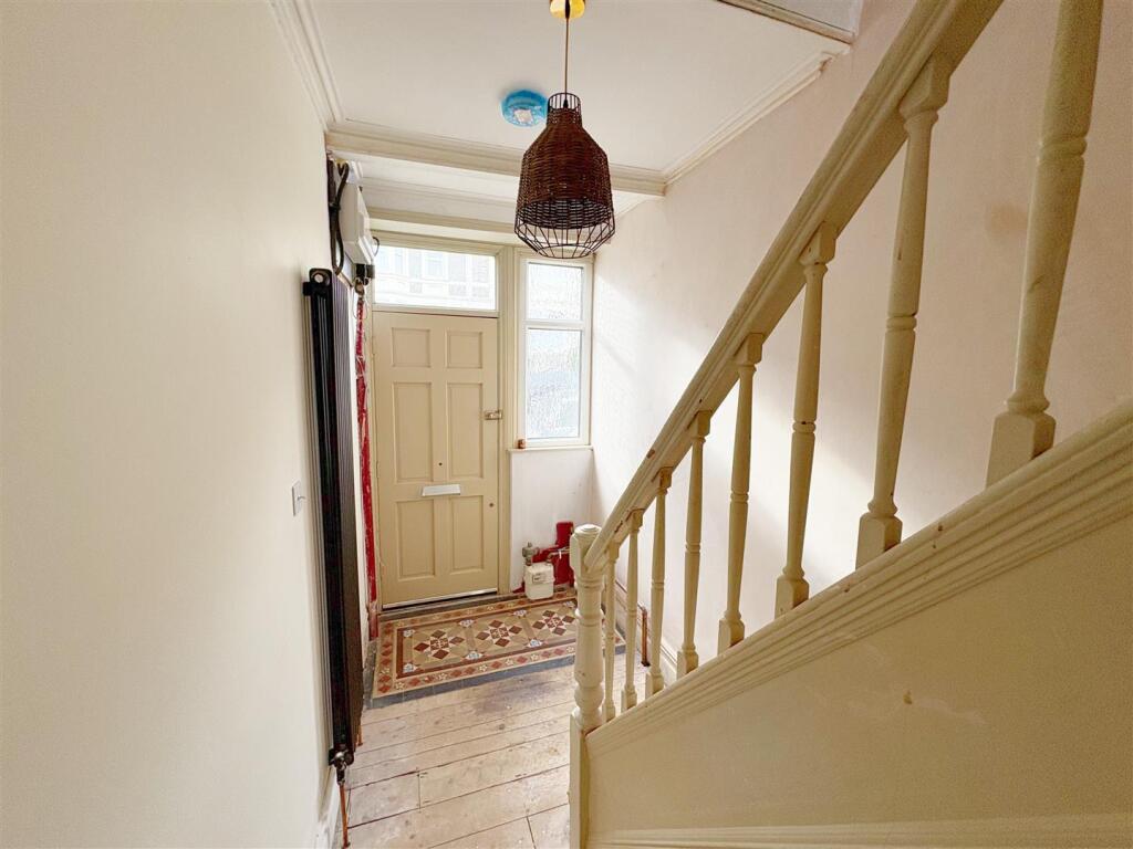 Hallway and stairs (2).jpg