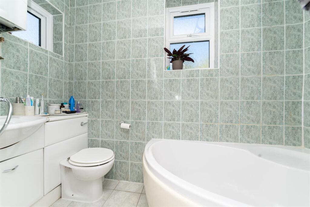 78 Studlaey bath.jpg