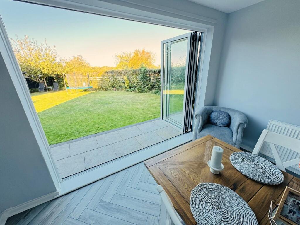 BI-FOLD DOORS TO GARDEN