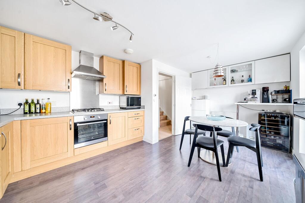 Kitchen/Dining Room (2)