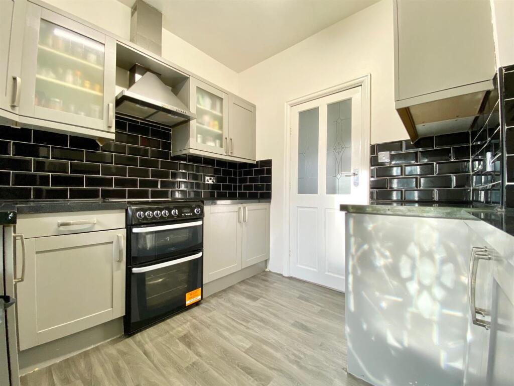 kitchen2.jpg