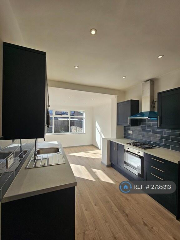 Manor Road, St. Helens, WA11