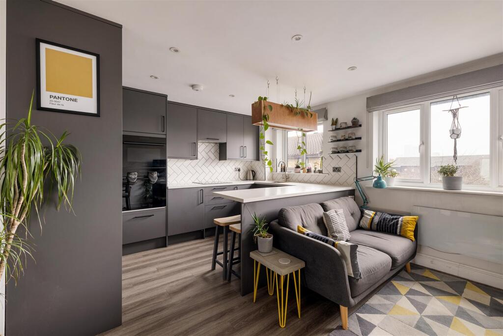 5, South Birkbeck Road E11