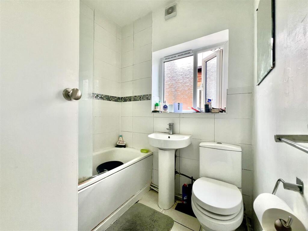 Family Bathroom/ WC