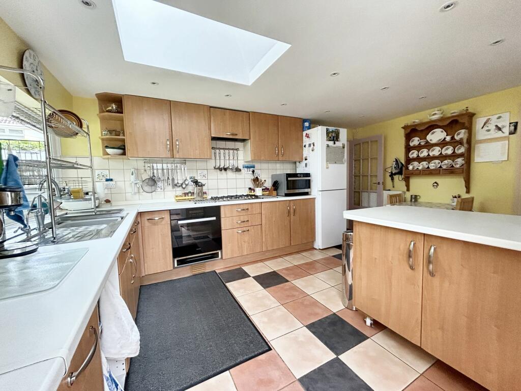 KITCHEN/BREAKFAST ROOM