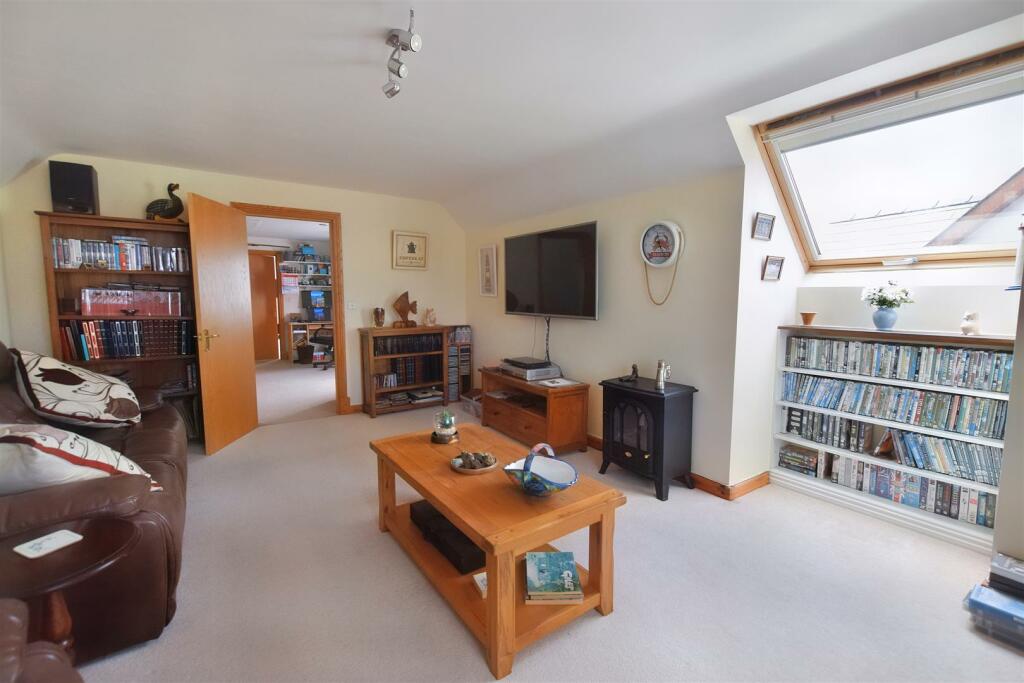Bedroom 4 / Entertainment Room