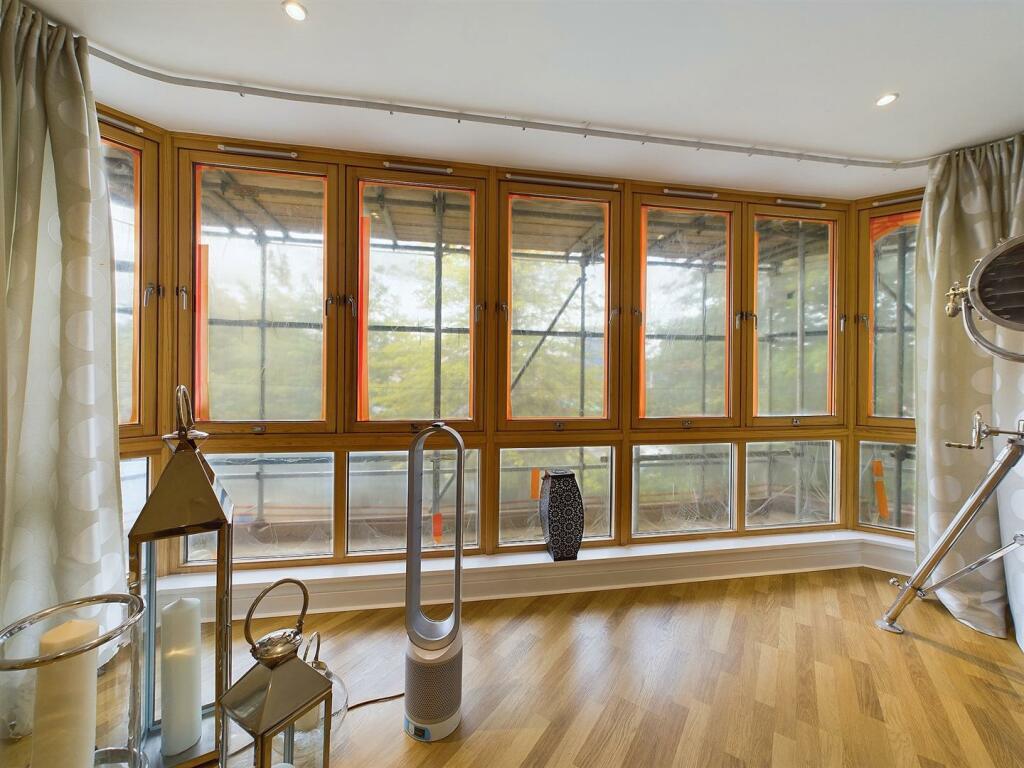 16 - Harbourside Flat for Auction, Bristol.jpg