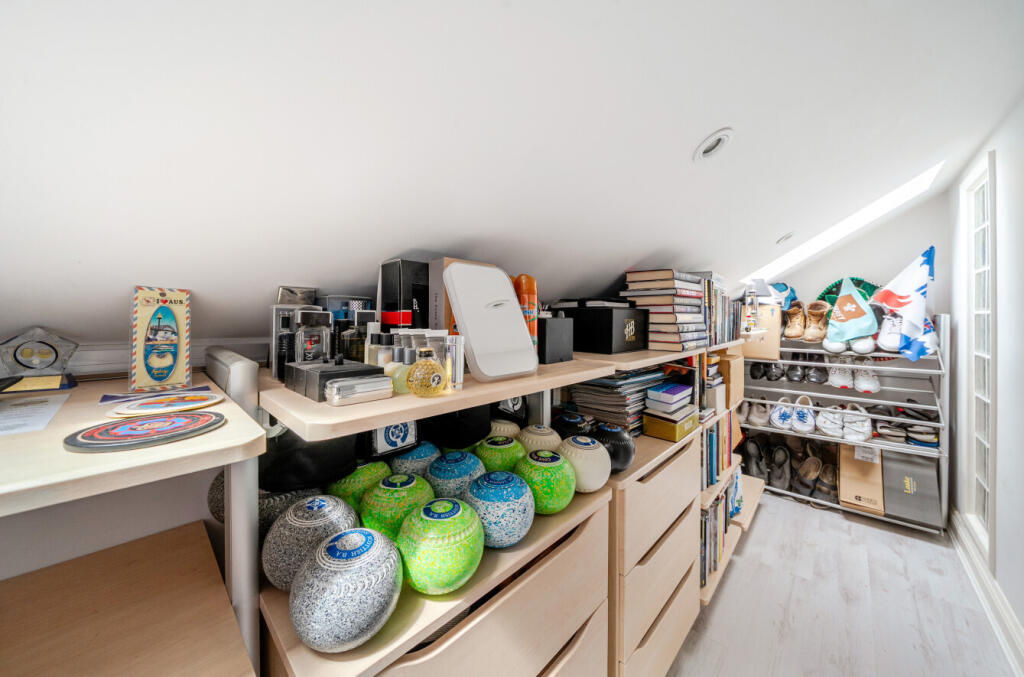 1328938-4-6880ddd...