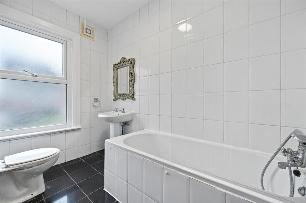 RCTPC- 60 dunbar lane- bathroom 3 (1).JPG