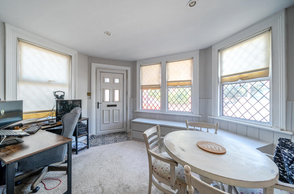 1306803-11-6852de...