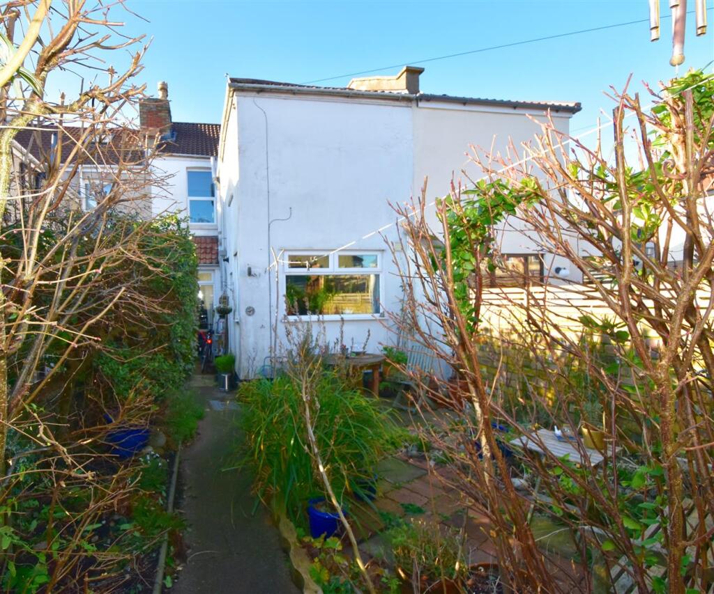 Rear view of property.jpg