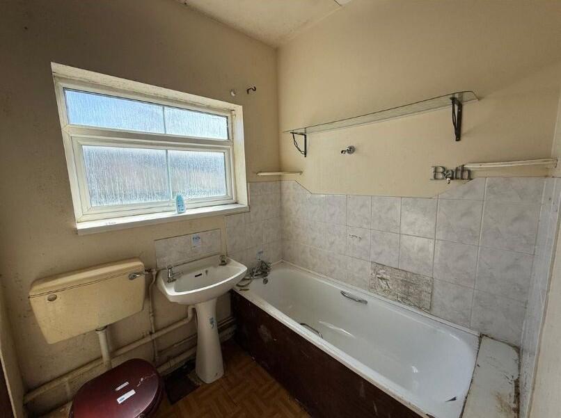 Bathroom T202504021441.jpg