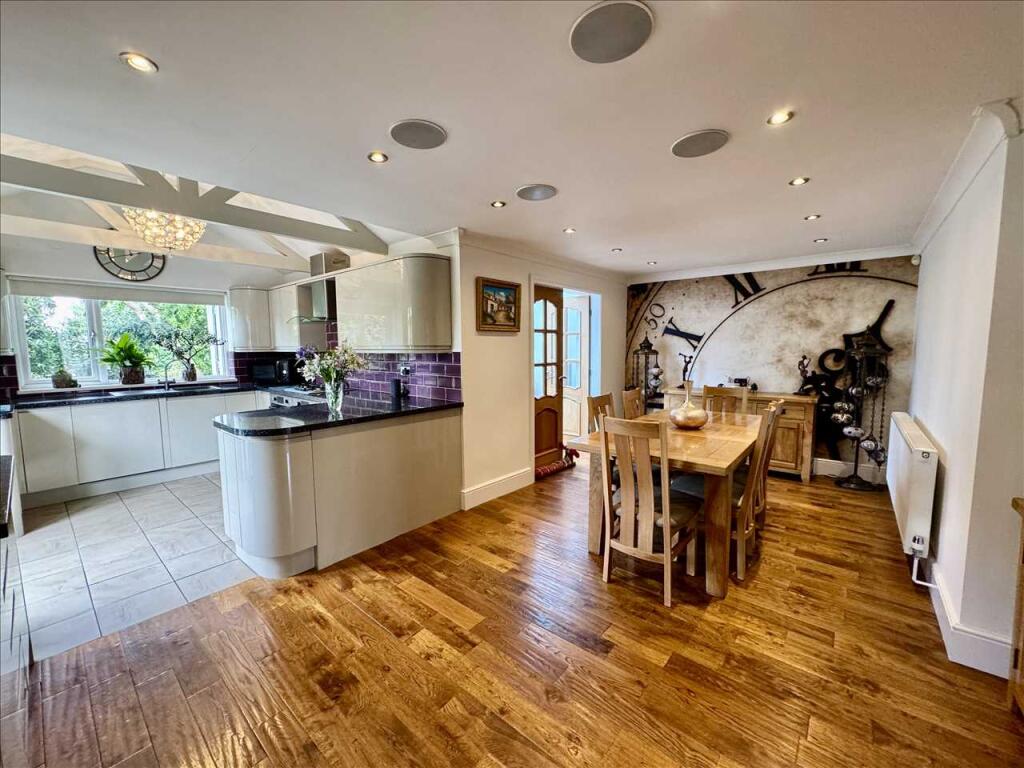 LIVING KITCHEN