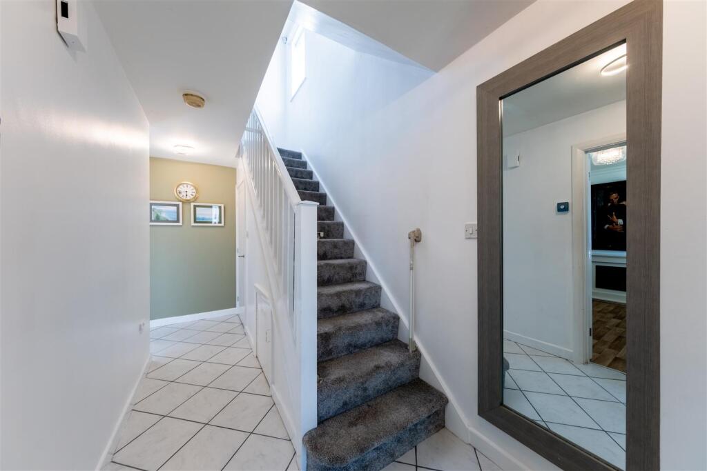 9 Simmonds Close-013.JPG