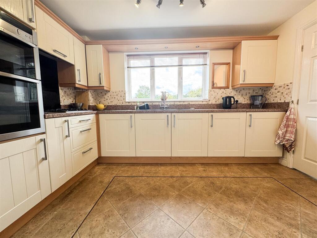 BREAKFAST KITCHEN