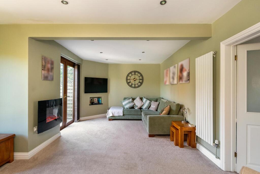 1O3GRFY - Living Room C.jpg