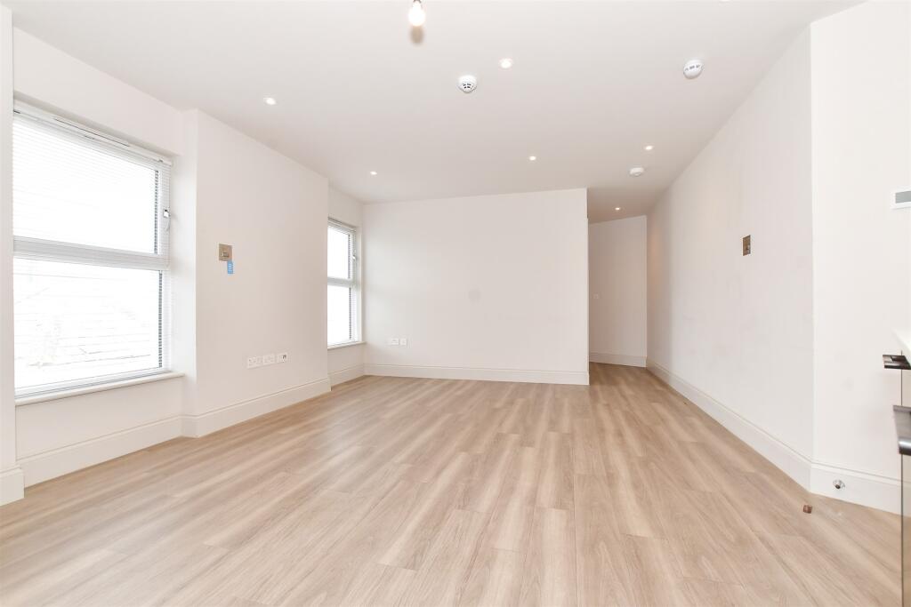 Lounge/Kitchen