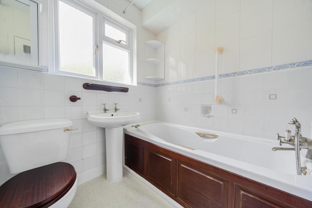 1340068-15-689b492ccbc09