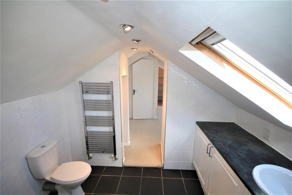 Master En Suite b.JPG
