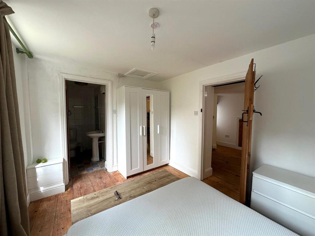 Bedroom cont.jpg