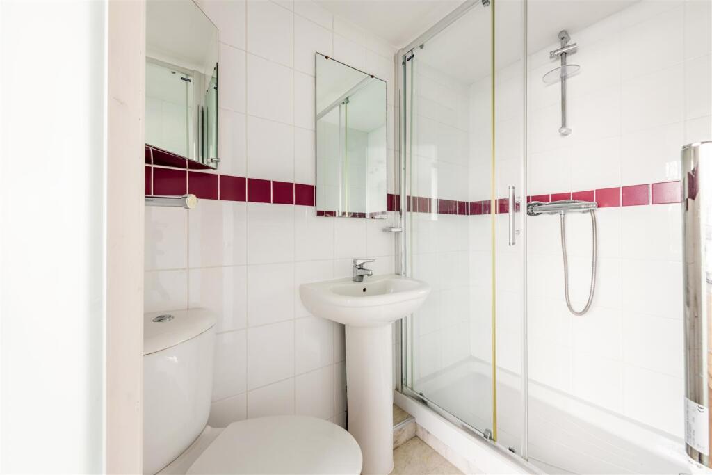 Flat 11 Sussex Court-19.jpg