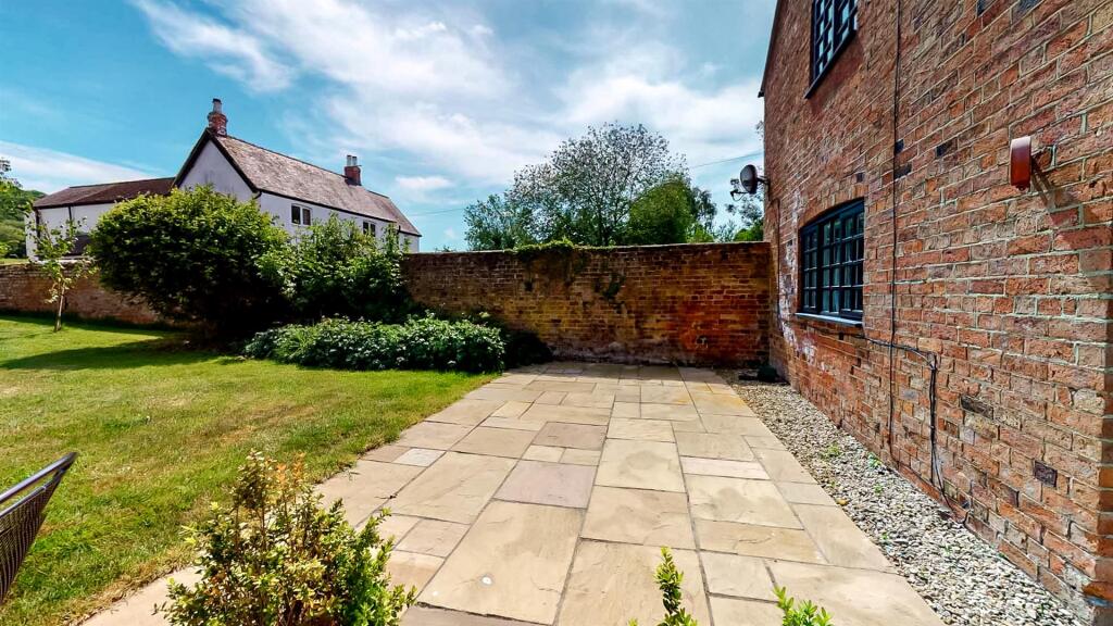 Patio-2.jpg