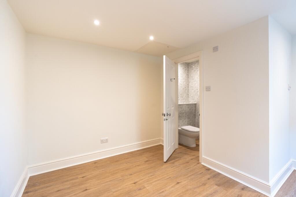 10516_10702116_IMG_05_0000