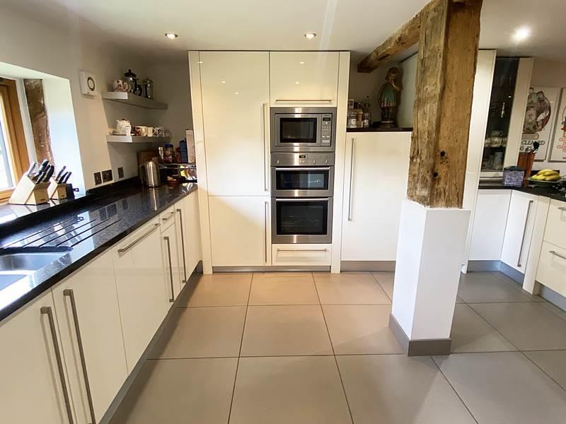 kitchen1.jpg