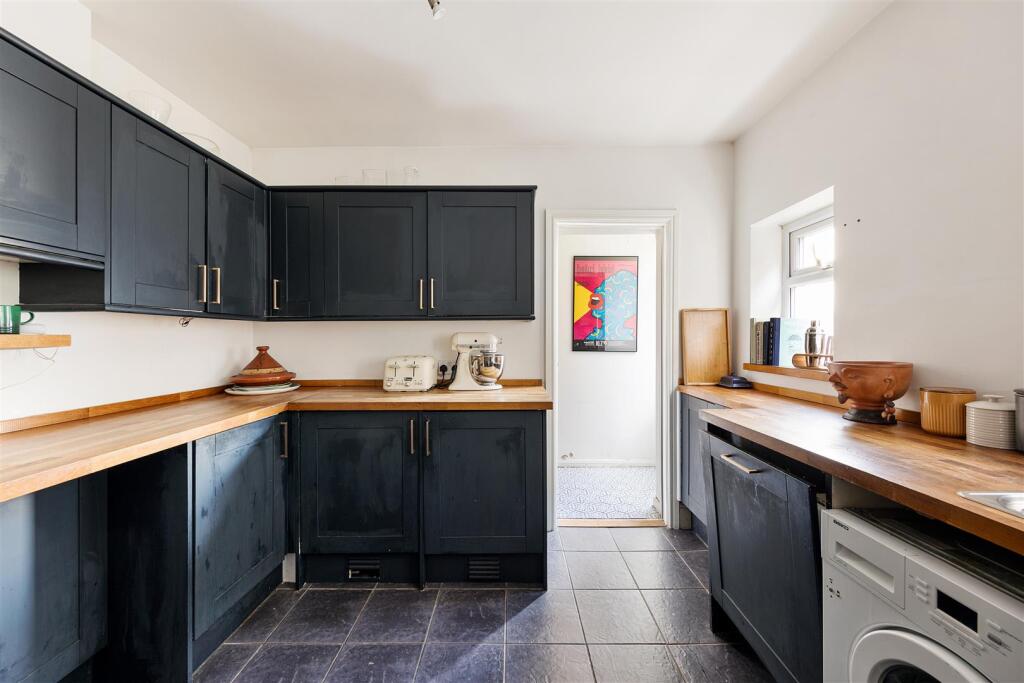Lyndhurst Drive, E10
