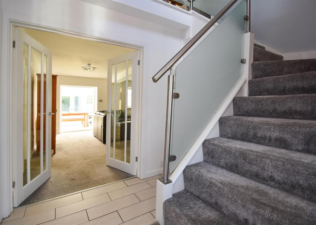 18 Corfton Drive - Hall.jpg