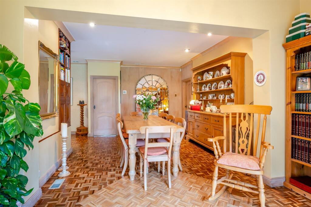 8588075-interior09.jpg