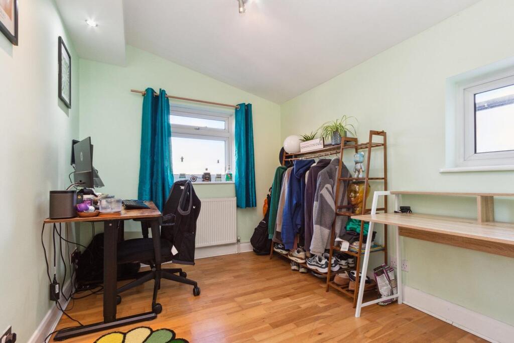 108b Palmerston Road, Wimbledon bedroom 2.jpg
