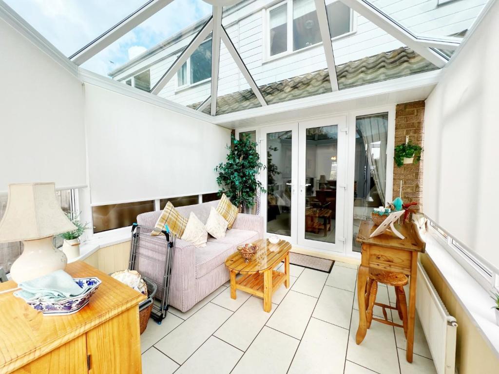 Conservatory pic 2.jpg